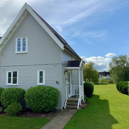 'That One' Our Cotswold Lakeside Lodge Cirencester Ngoại thất bức ảnh