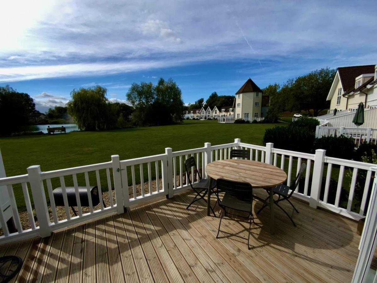 'That One' Our Cotswold Lakeside Lodge Cirencester Ngoại thất bức ảnh