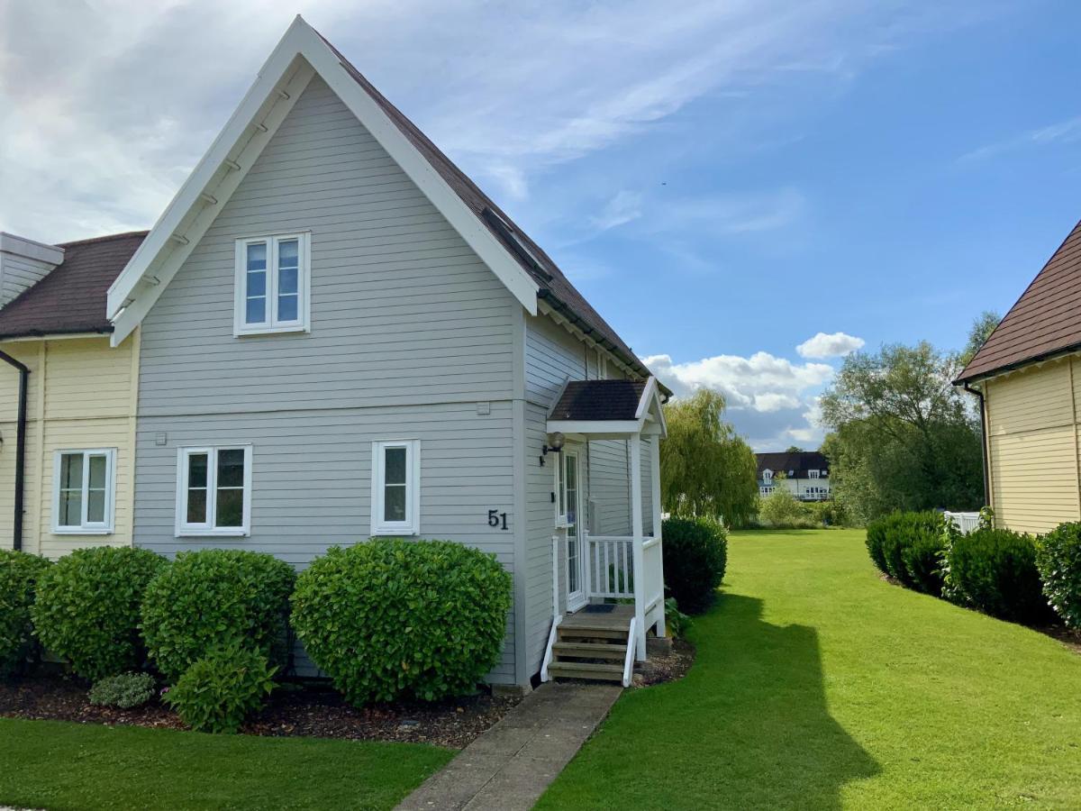 'That One' Our Cotswold Lakeside Lodge Cirencester Ngoại thất bức ảnh