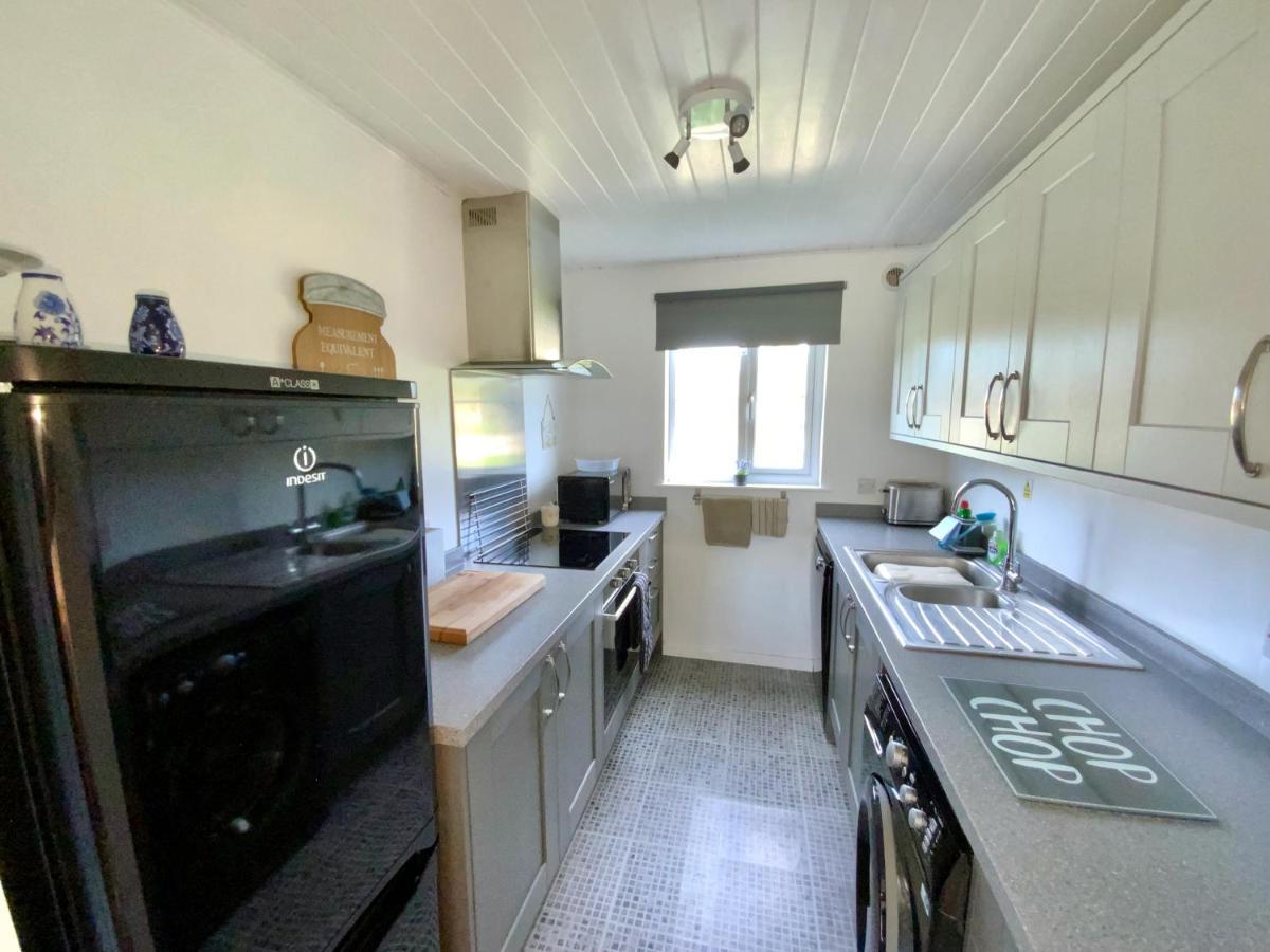 'That One' Our Cotswold Lakeside Lodge Cirencester Ngoại thất bức ảnh