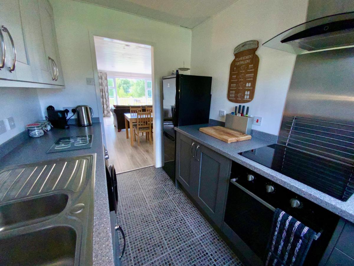 'That One' Our Cotswold Lakeside Lodge Cirencester Ngoại thất bức ảnh