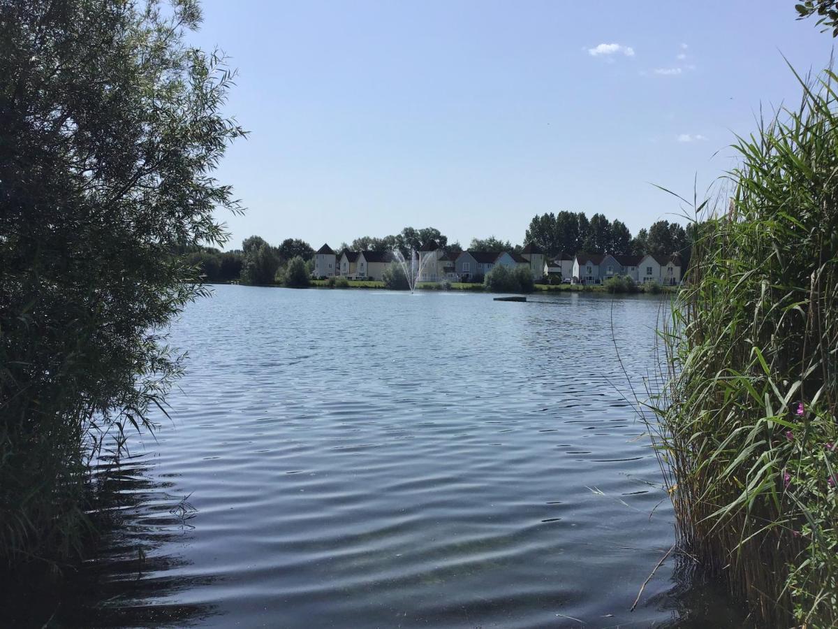 'That One' Our Cotswold Lakeside Lodge Cirencester Ngoại thất bức ảnh