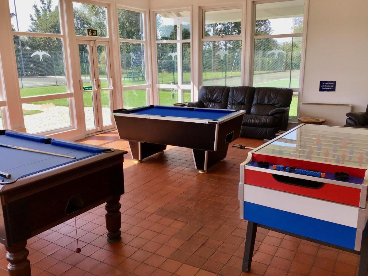 'That One' Our Cotswold Lakeside Lodge Cirencester Ngoại thất bức ảnh