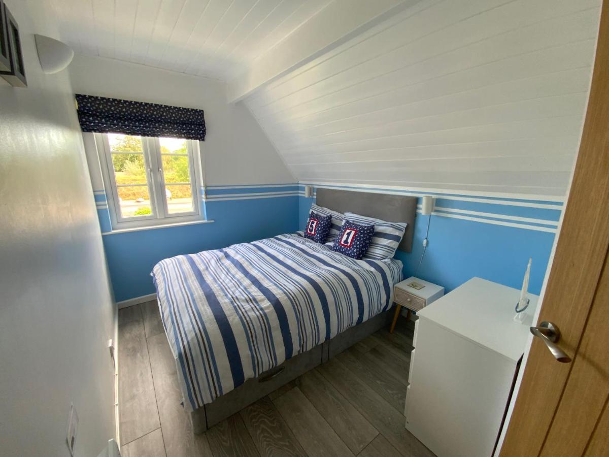 'That One' Our Cotswold Lakeside Lodge Cirencester Ngoại thất bức ảnh