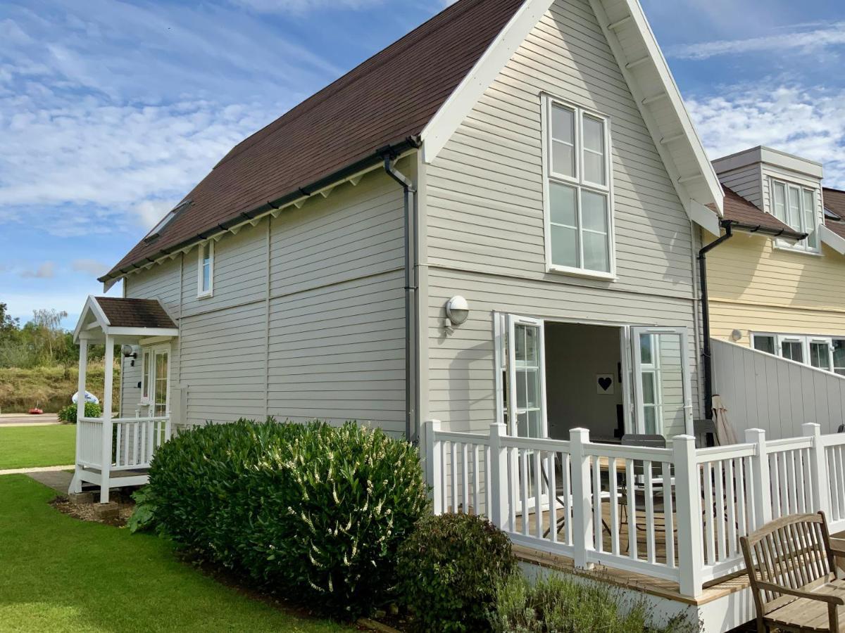 'That One' Our Cotswold Lakeside Lodge Cirencester Ngoại thất bức ảnh