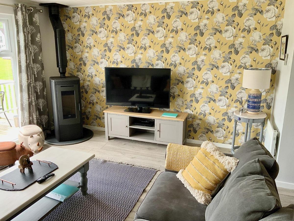 'That One' Our Cotswold Lakeside Lodge Cirencester Ngoại thất bức ảnh